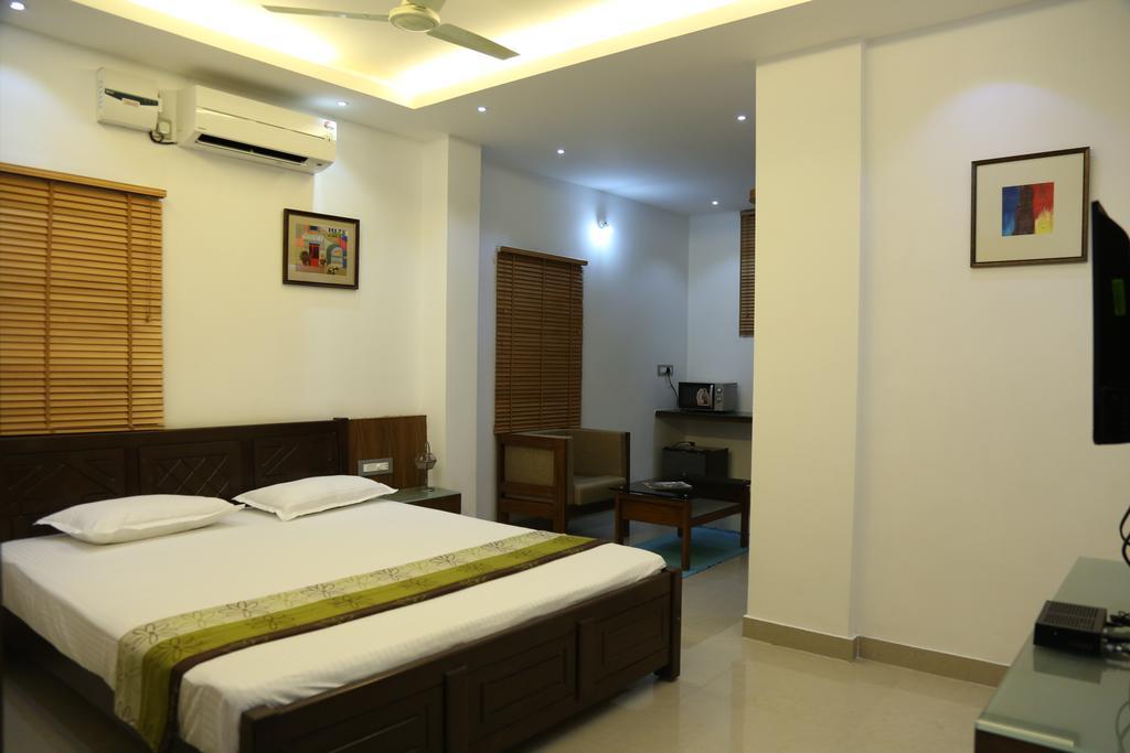 Hotel Mudra Midtown Suites & Rooms Kalasa Экстерьер фото
